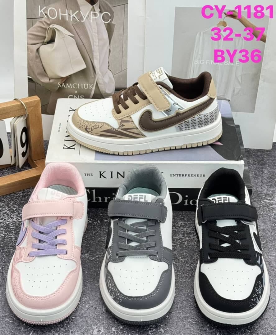 Wise Sneakers