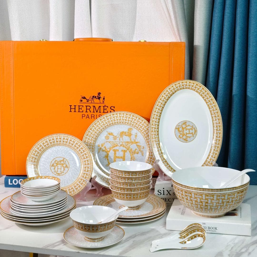 Hermès # Carriage Horses, Gold 36-piece dinnerware set.