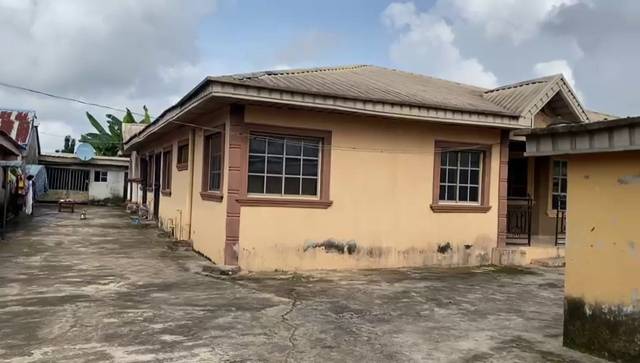 A House With Shop For Sale At Sango Ota Ijako Oja Bus Stop - Call 07042235880