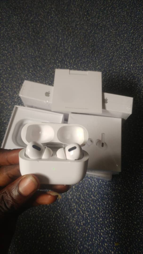 Apple Earpods Pro With Wireless Charging Case