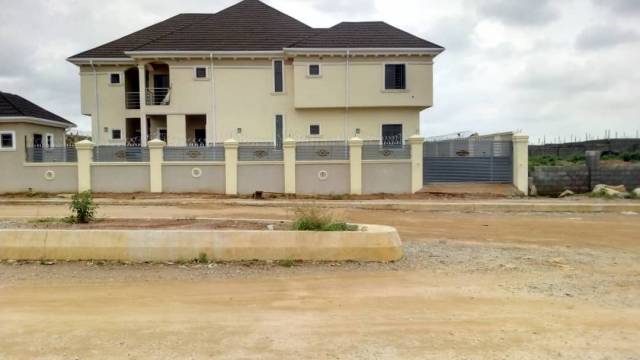 4 Bedroom Terrace Duplex (Call Or Whatsapp - 08138716095)