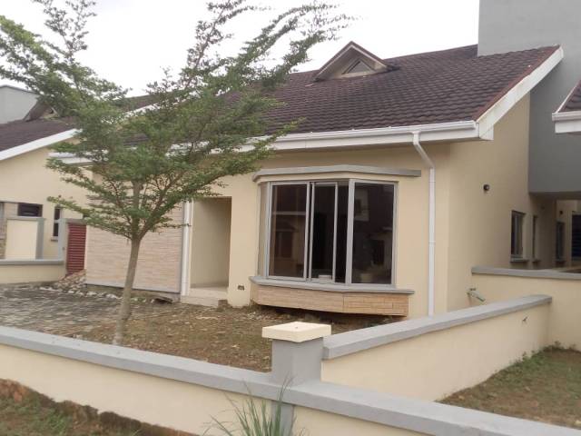 4 Bdr Bungalow For Sale At Lagos-Ibadan Expessway - Call 08033059729