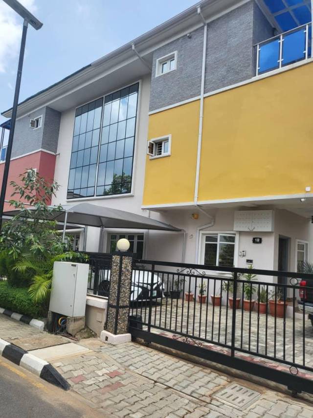 Building With 4 Rooms Located At Apo Abuja - Call 08030921218