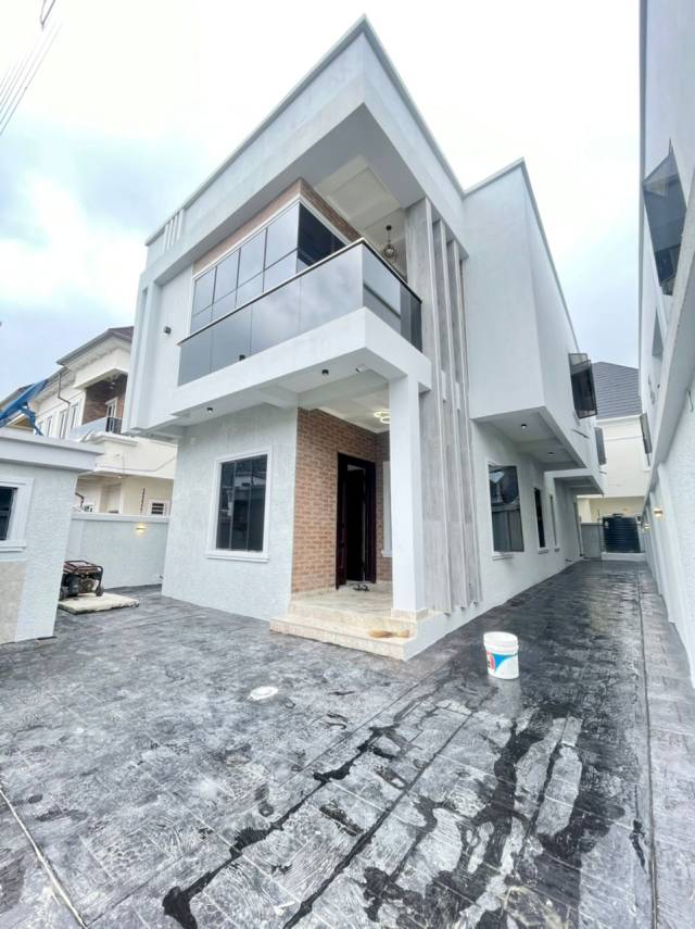 4 BED FULLY DETACHED DUPLEX WITH BQ AT CHEVRON - Call 08066743126