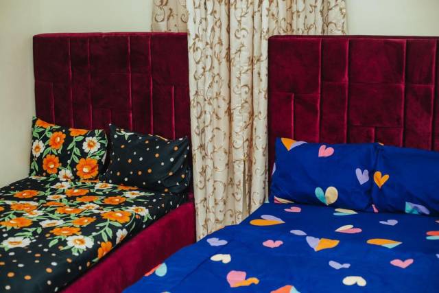 Girls Shared Bed Space Available At Orchid Road - Call 08142629045