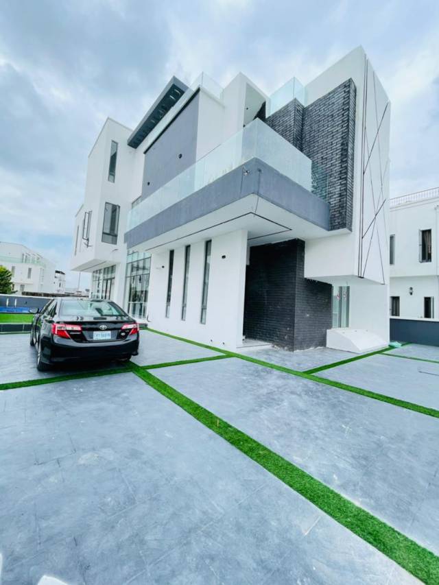 5 BED FULLY DETACHED FOR SALE AT OSAPA LONDON - CALL 07055612226