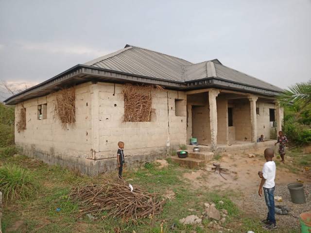 4Bed With 4 Toilets In 2 Flats Bungalow At Ikorodu - Call 08182072342